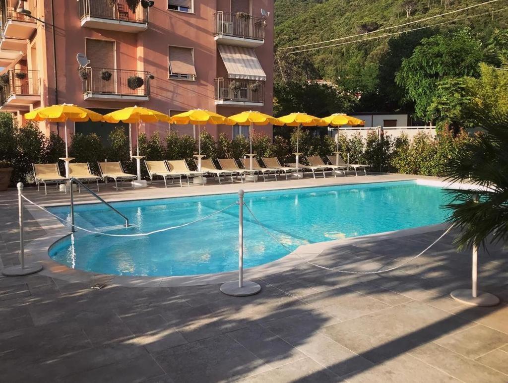 Hotel Riviera Deiva Marina Buitenkant foto