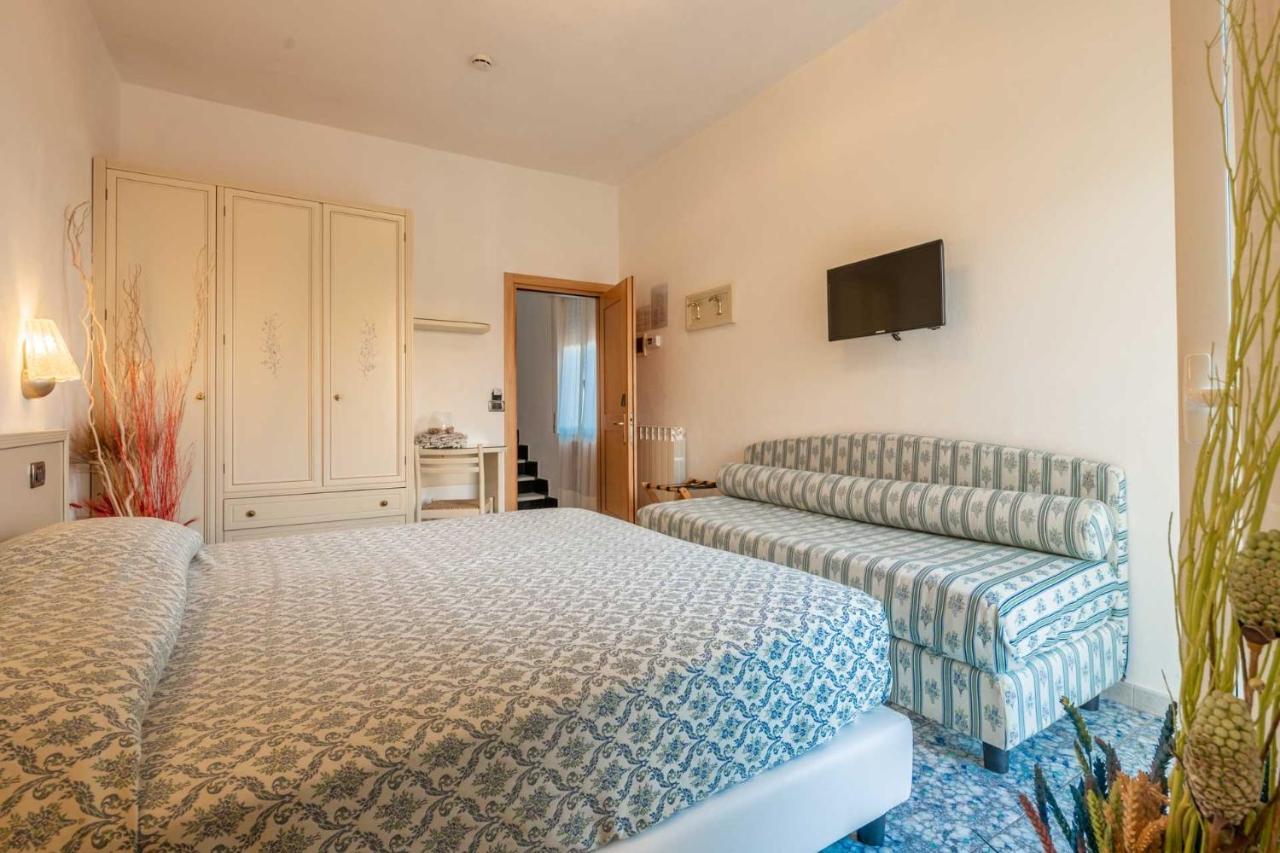 Hotel Riviera Deiva Marina Buitenkant foto